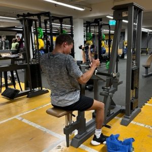 Basisfach Sport (Stufe 11) besucht Fitnessstudio