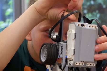 Schulfest 2023 junger Tüftler