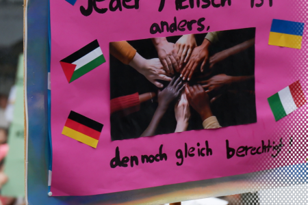 Aktionstag Schule ohne Rassismus_Plakat Jeder Mensch ist anders