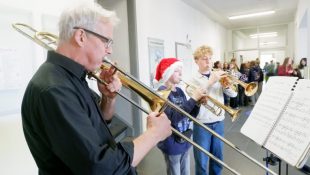Stimmungsvoller Schulweihnachtsmarkt kurz vor den Ferien